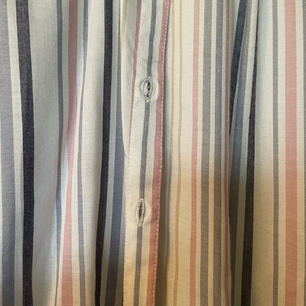 Button Up Top - Medium - Picture 2 of 4